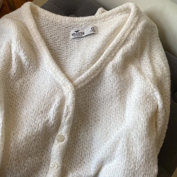 Hollister Button-Down Cardigan ☁️ - Picture 5 of 6